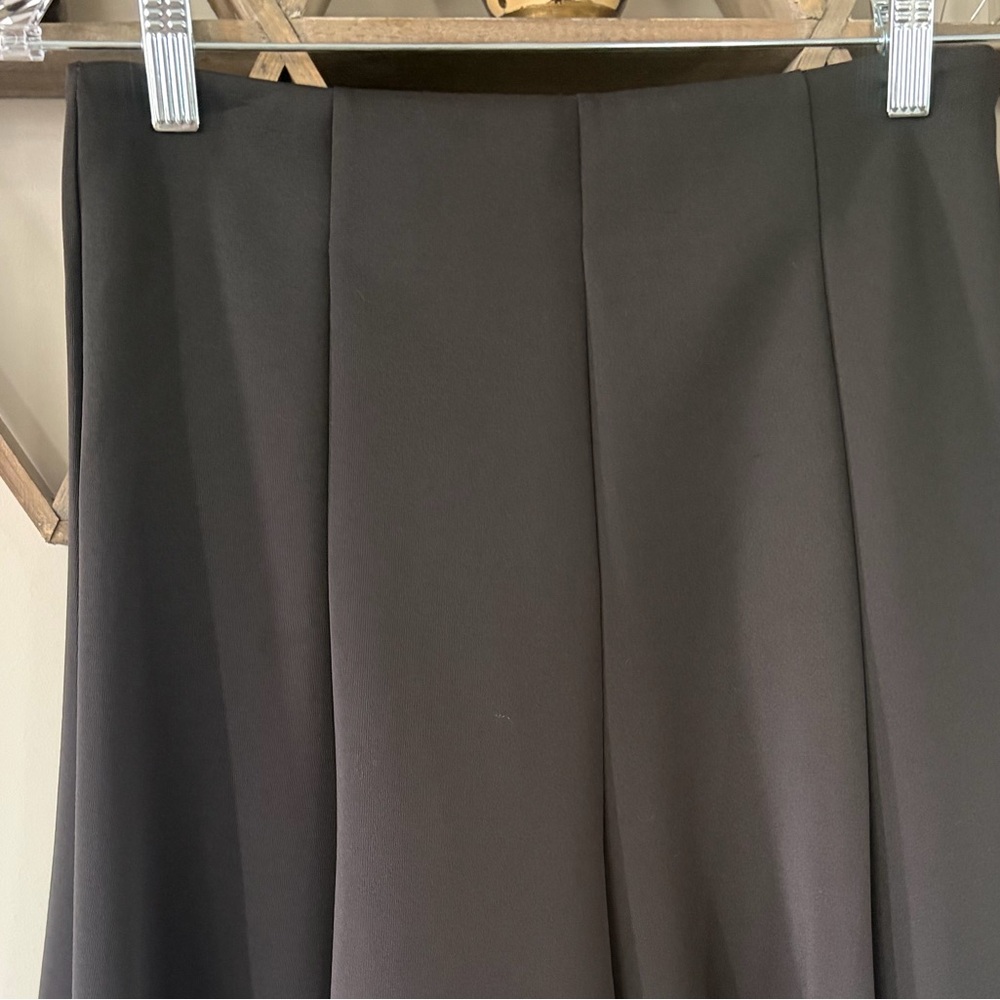 Vince Camuto black A-line midi skirt. Women’s Size 0. - Picture 4 of 8